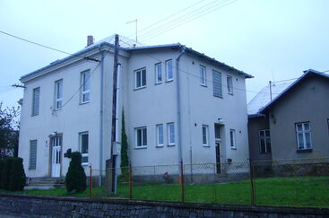 Budova školy v roce 2010